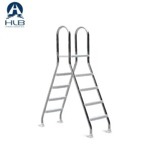 Наземні сходи біля басейну